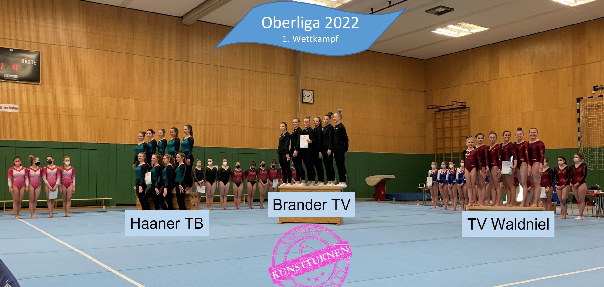 Siegerehrung vom Kunstturnen in einer Turnhalle