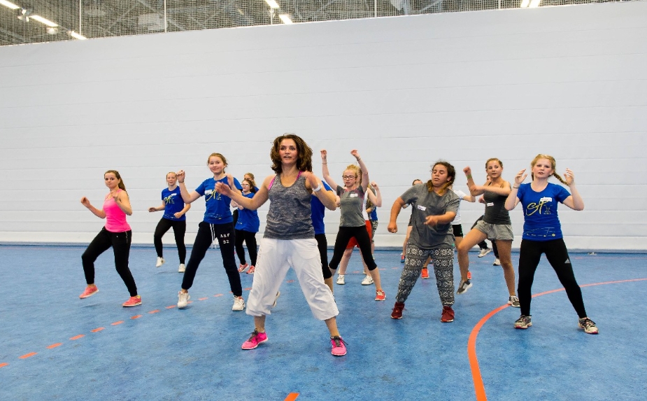 Zumbagruppe Teens Mädchen beim Training.