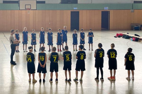U12-Basketballteams vor dem Heimspiel der Brander Baskets gegen den 1. BBC Düren in der Sporthalle Aachen-Brand.